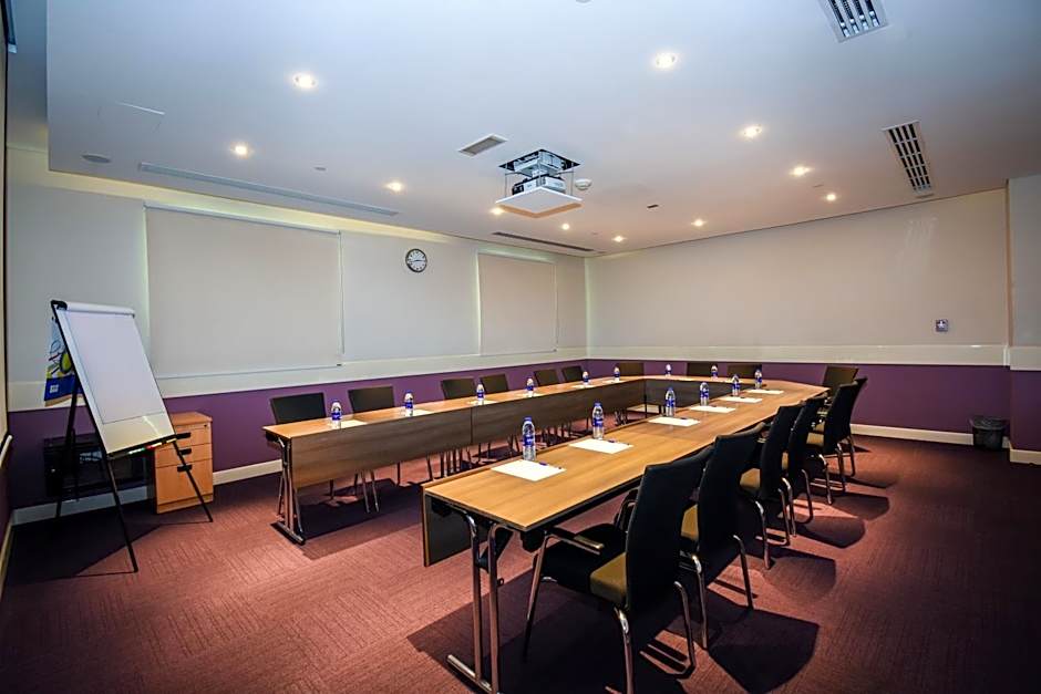 Premier Inn Dubai Investments Park - An Emirates Group Company