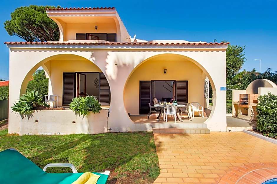 Exclusive Retreat in Vilamoura, private pool, off-street parking, Free AC wifi