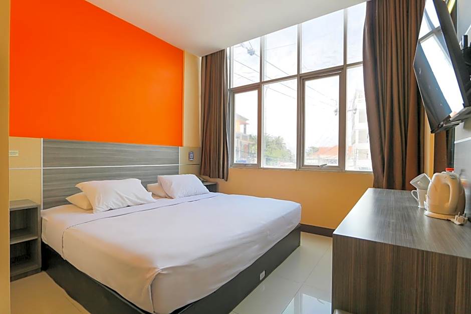 Photo 1 of 6 of Deluxe Suite, Street View
