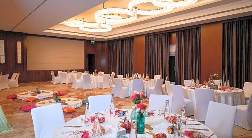 Crowne Plaza Muscat OCEC By IHG