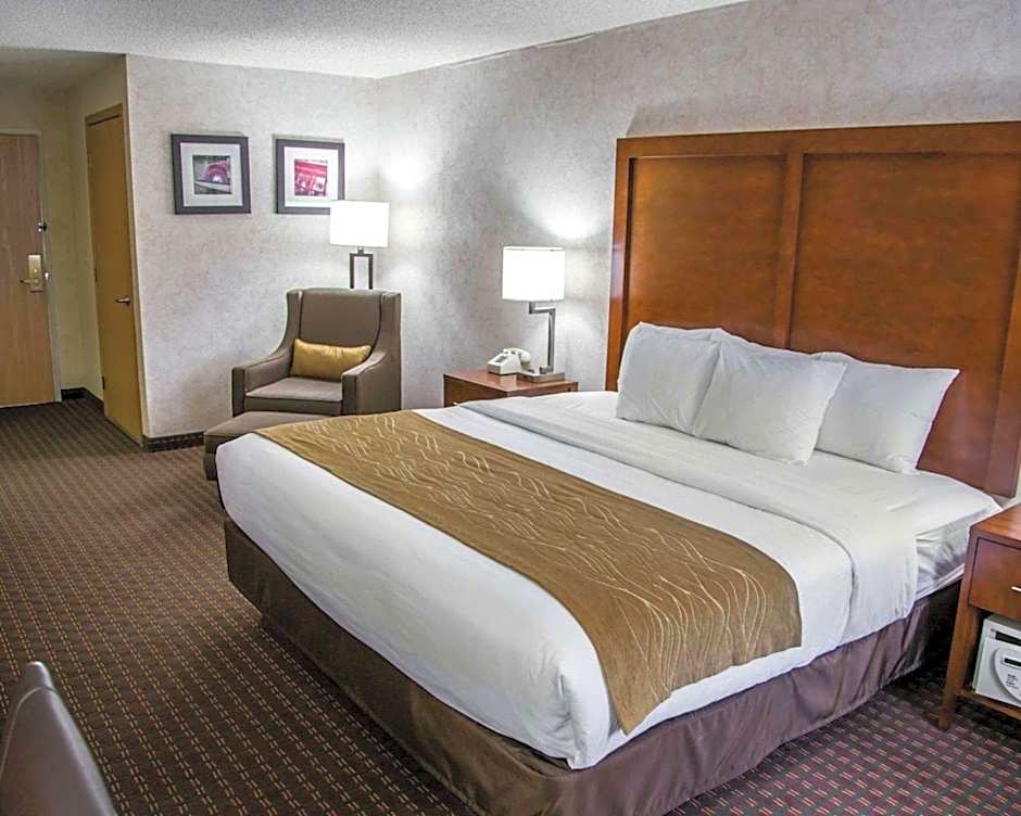 Comfort Inn & Suites Riverview near Davenport and I-80