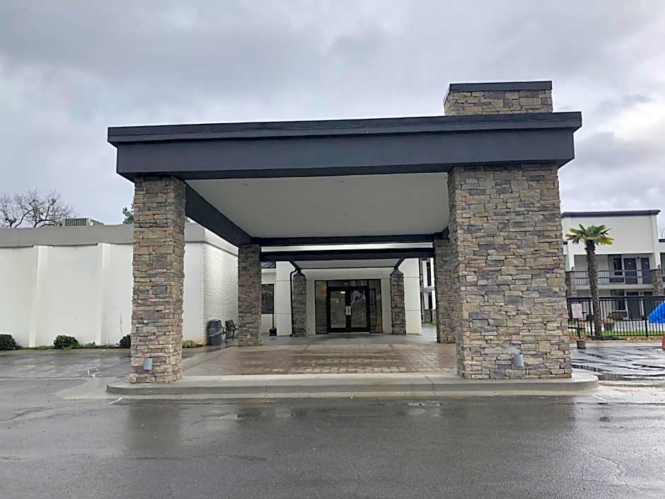 Quality Inn Dalton East