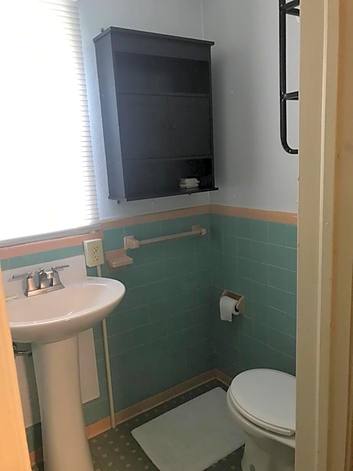 Evergreen Motel