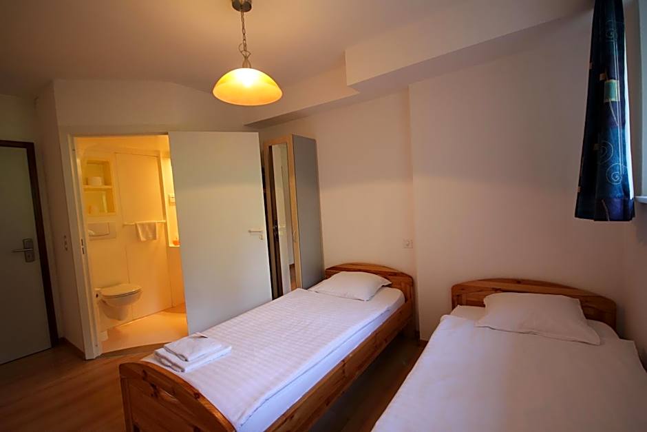 Zdjęcie 1 z 5 — 2 Beds