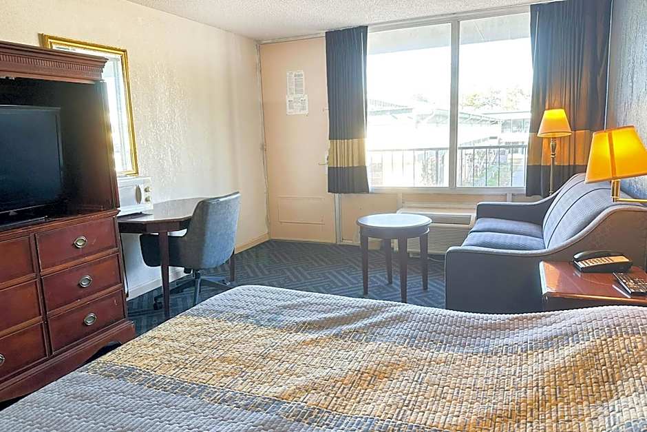 Super Inn & Suites by OYO Milledgeville