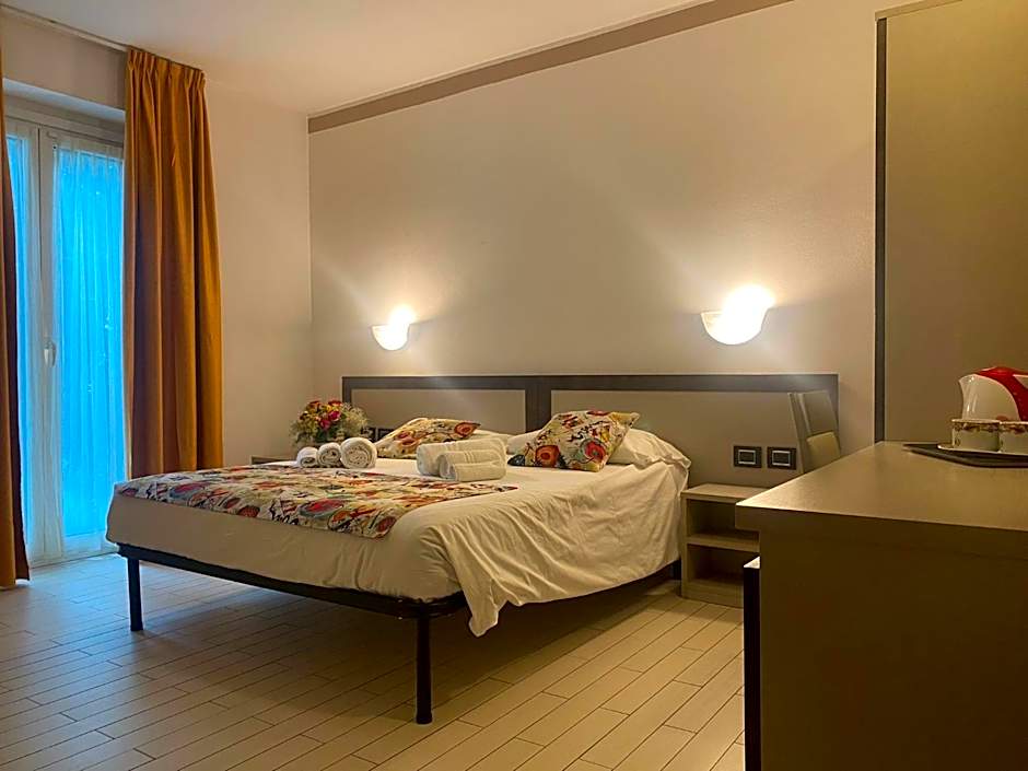 Zdjęcie 1 z 10 — Economy 1 Double Bed or 2 Beds