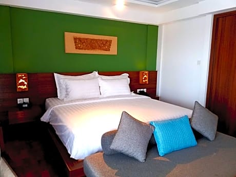 Executive Pool View Room