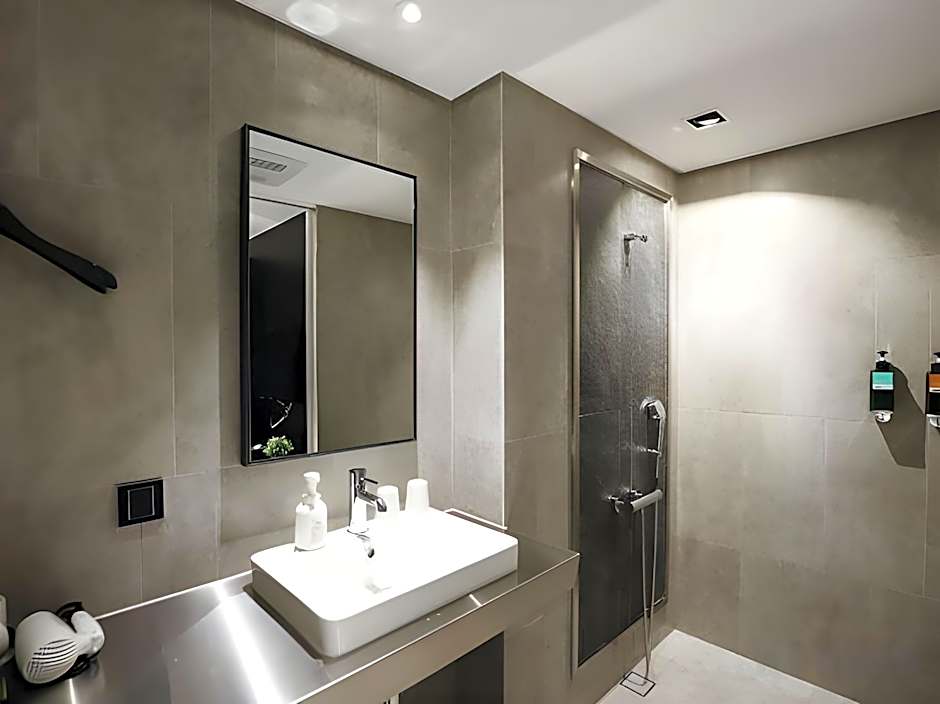 Slow Town Hotel - Glowing