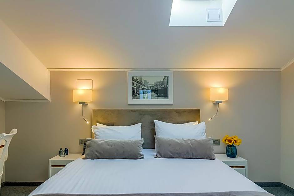 New Era Hotel Old Town - Covered paid parking within 10 minutes walk