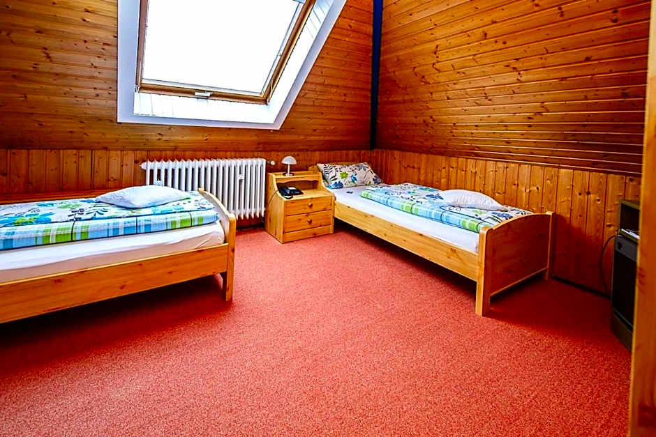 Villa Bruderfels, Garni