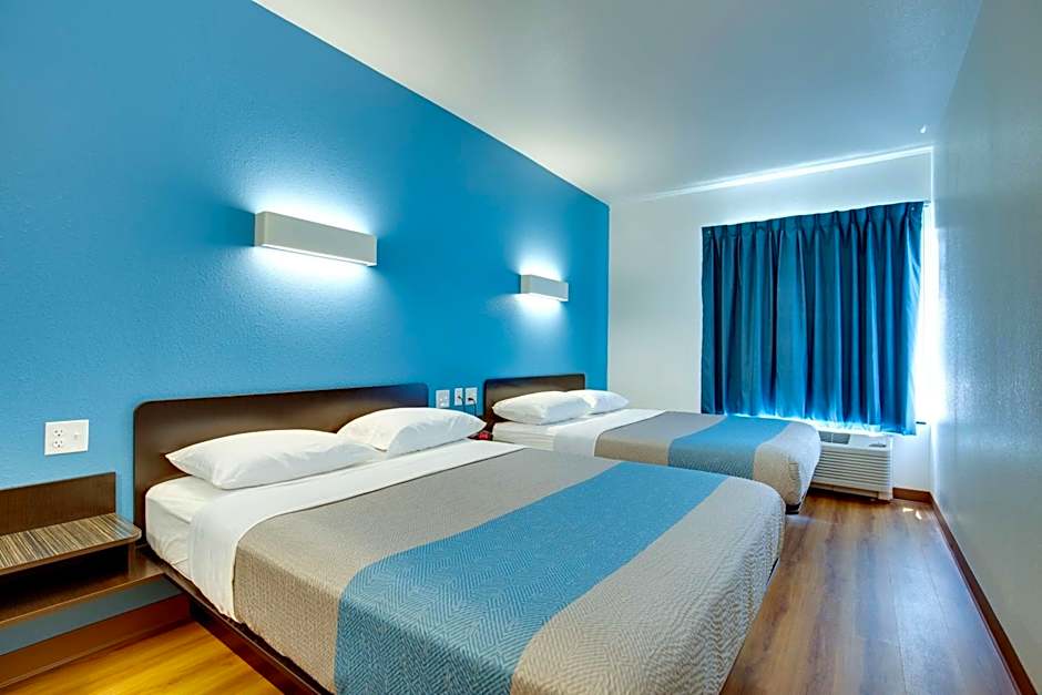 Motel 6-Poplar Bluff, MO