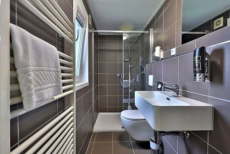 M13 Hotel