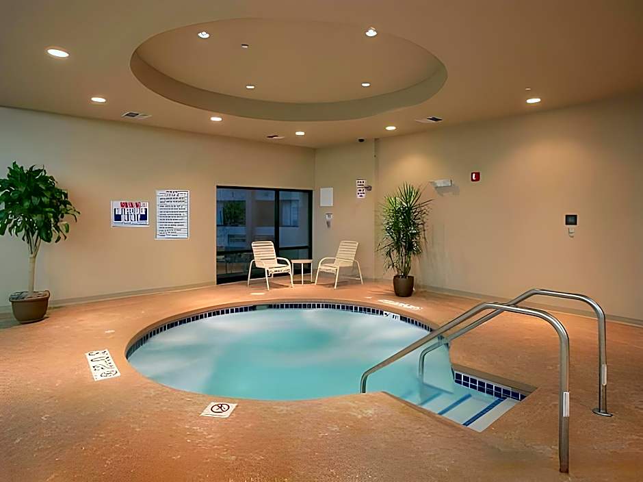 Crowne Plaza Milwaukee South By IHG