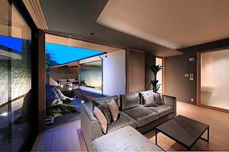 Villa Suite with Open-Air Bath