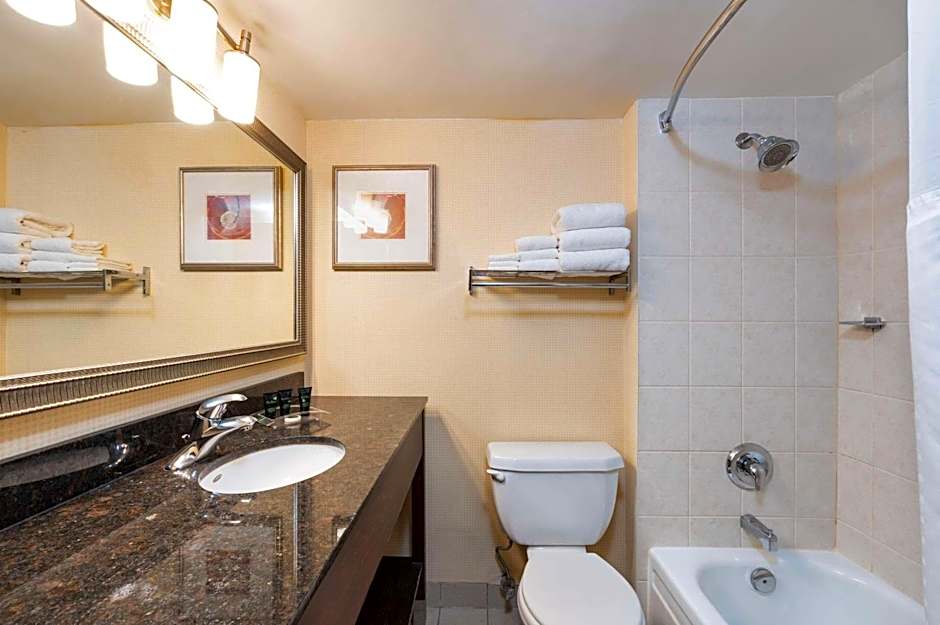 Allure Hotel & Conference Center