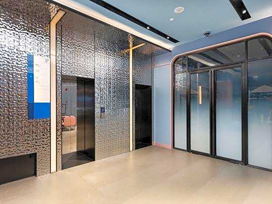Hanting Hotel (Guangzhou Zhongshan Ba Metro Station)