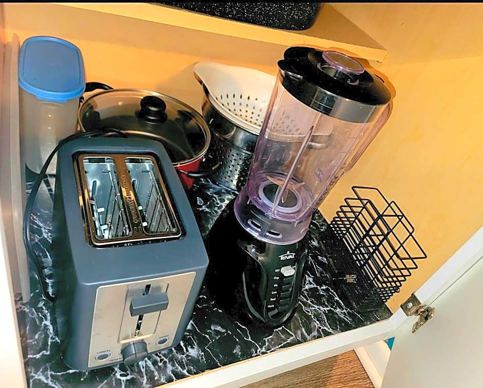 Searenity, Waterside studio in the heart of Treasure Island, walk to beach