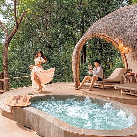 Deluxe Suite with Jacuzzi