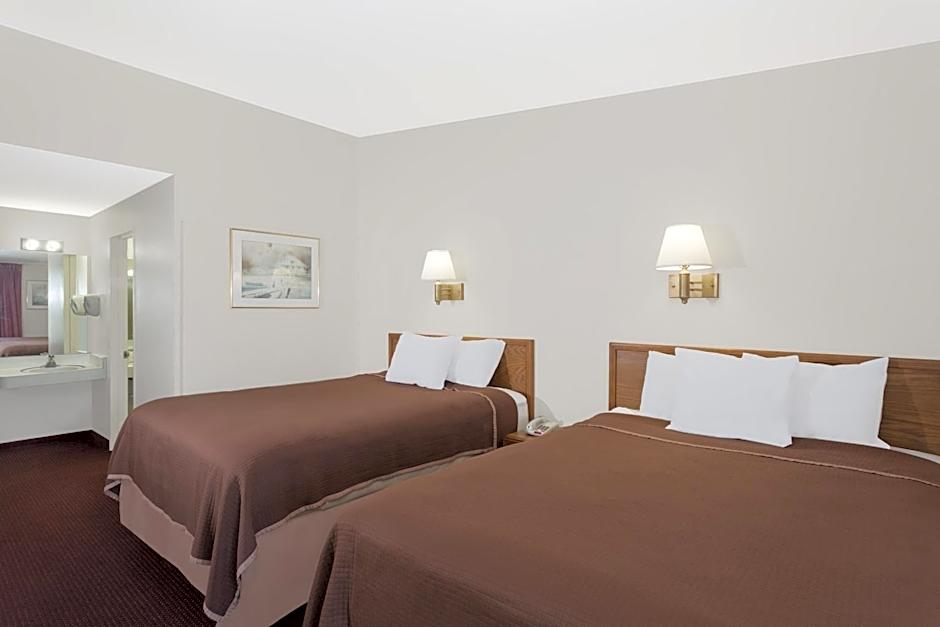 Howard Johnson by Wyndham Vero Beach / Downtown