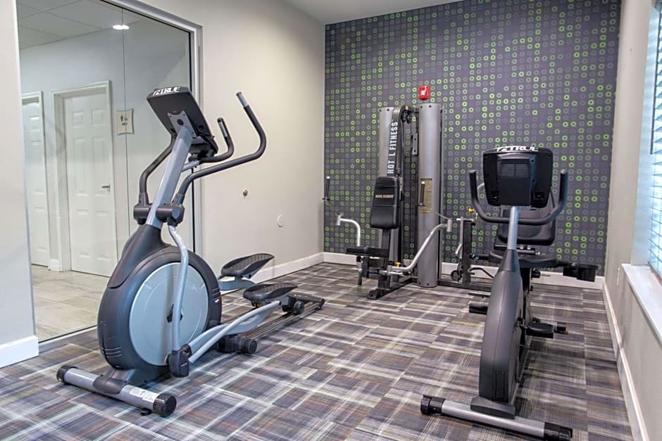 La Quinta Inn & Suites by Wyndham Houston - Normandy