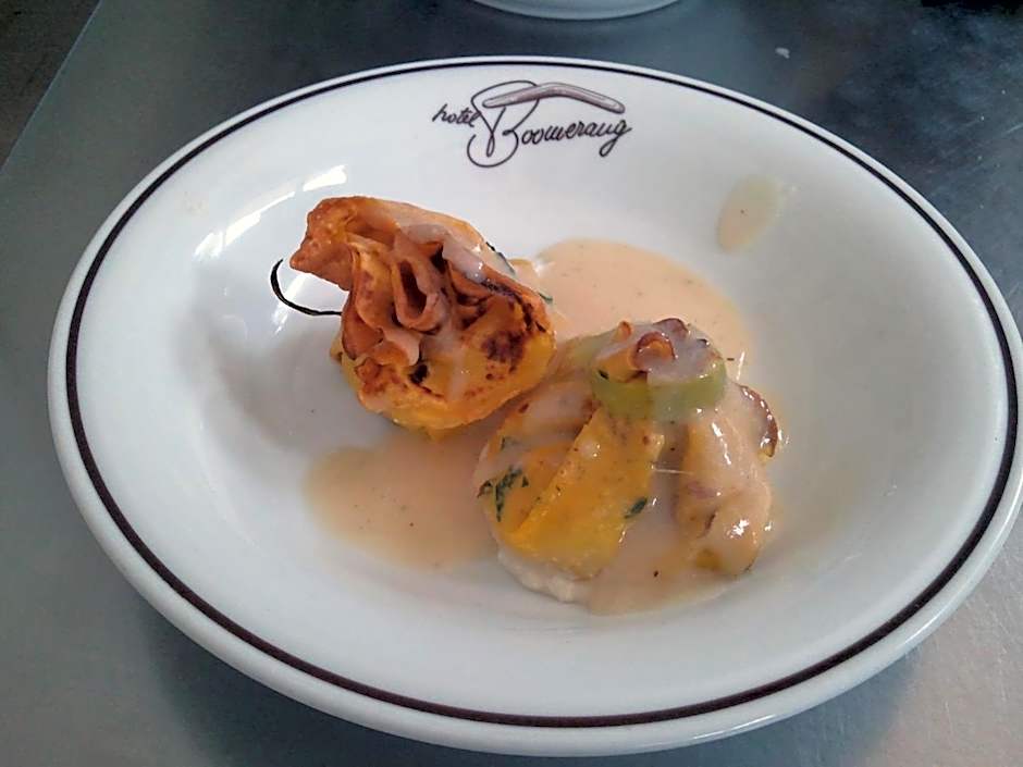 Hotel Boomerang - Check-in & Meals in front at hotel Sporting