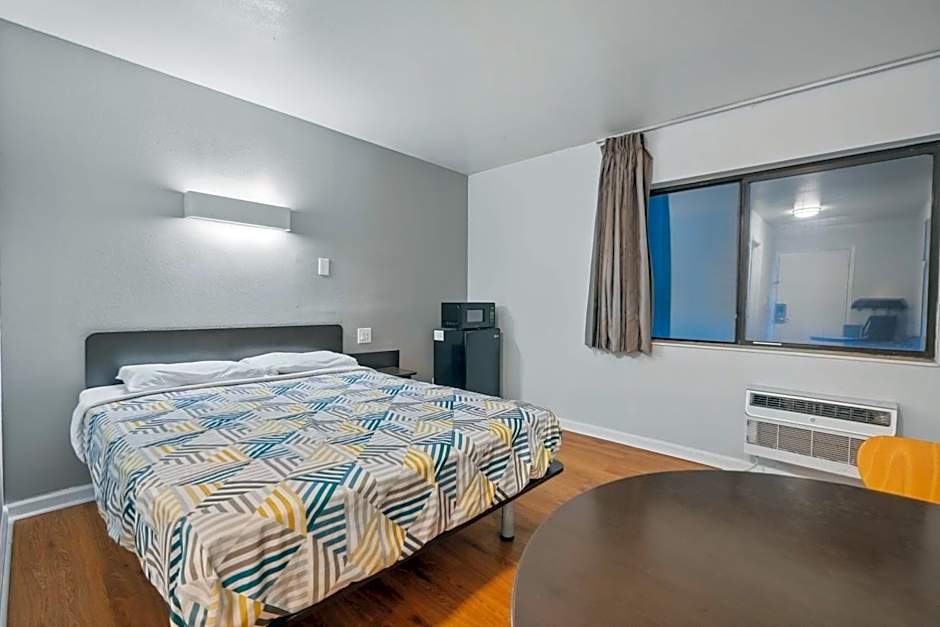 Motel 6-Normal, IL - Bloomington Area