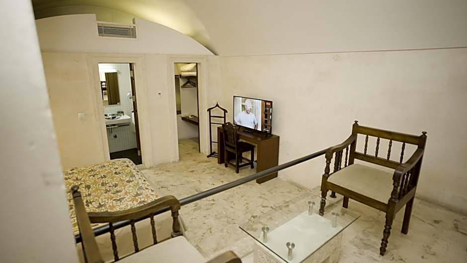 Kasr-i Nehroz Hotel
