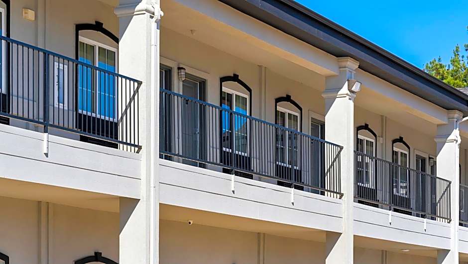 Belmont Inn and Suites