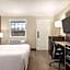 La Quinta Inn & Suites by Wyndham San Antonio Lackland