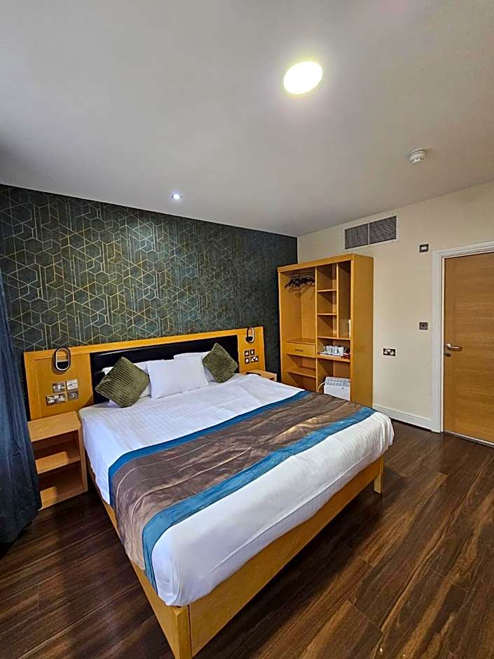 Cromwell International Hotel