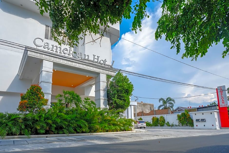 RedDoorz Plus @ Cameloan Hotel Palu