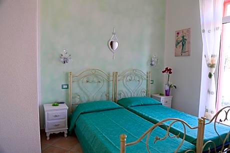 Twin Room with Private External Bathroom