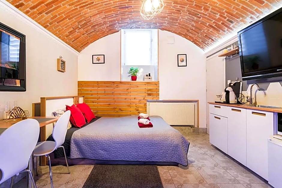 UNDERGROUND Jacuzzi Rooms