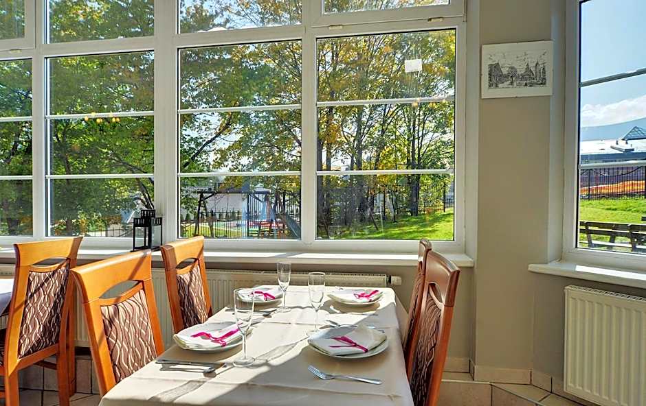 Hotel Belweder - przy hotelu Golebiewski