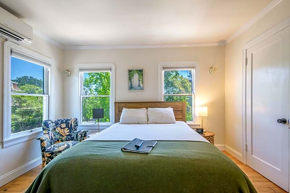 Cedar Gables Inn