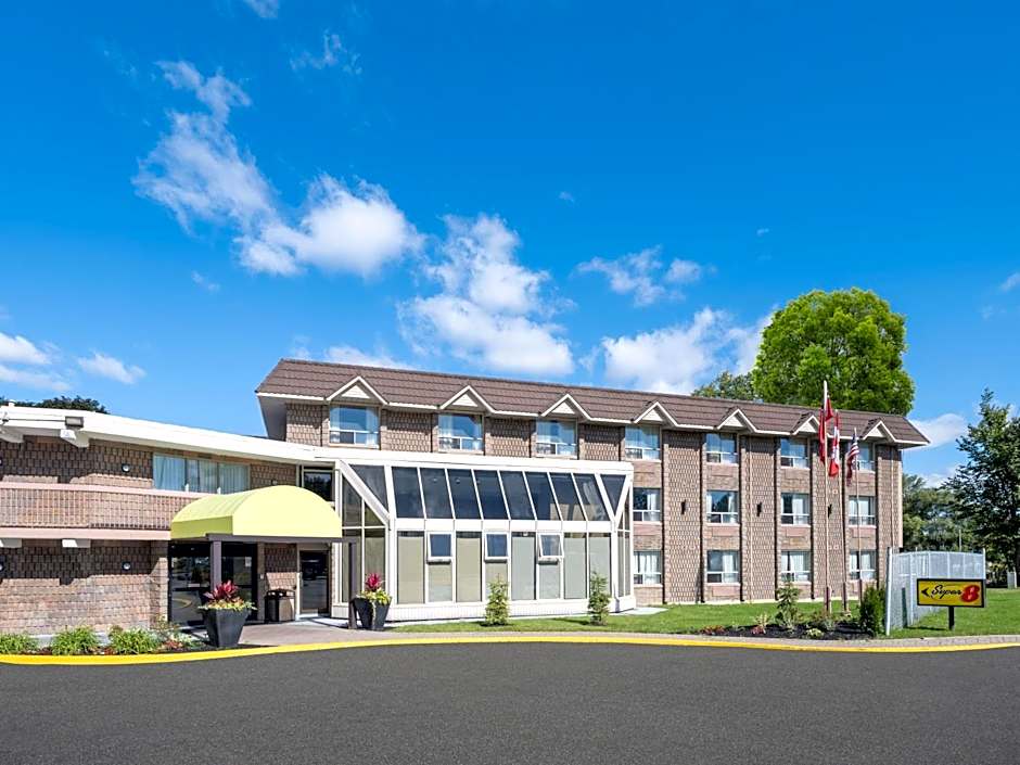 Super 8 by Wyndham Toronto East ON