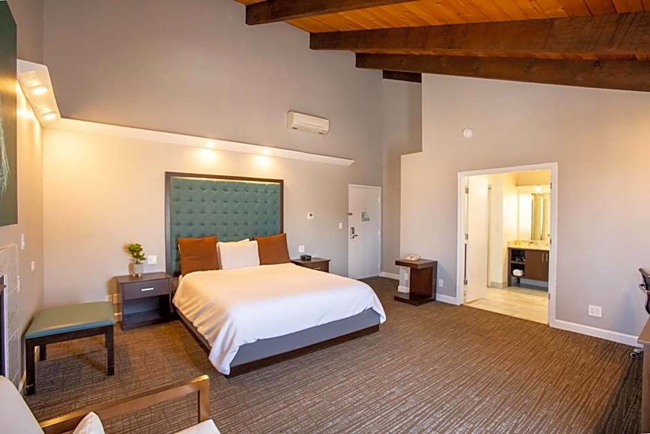 Munras Inn