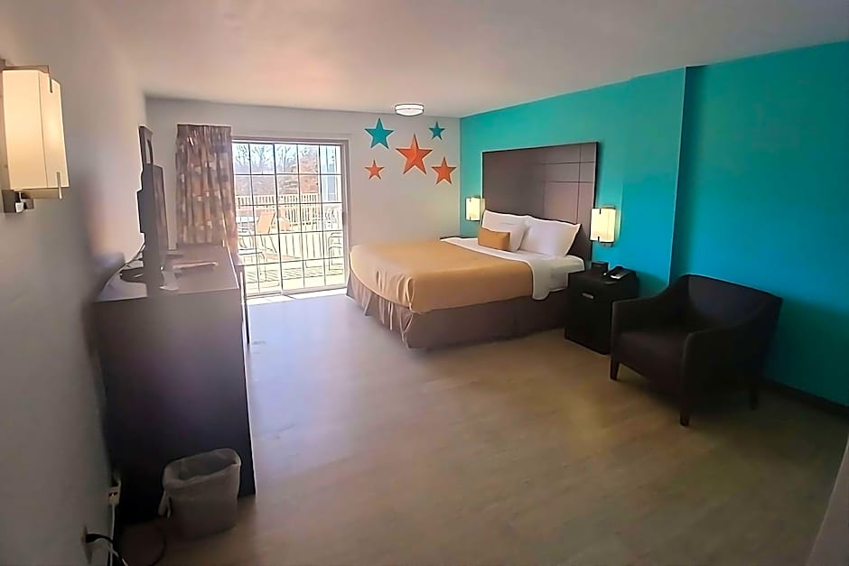 Photo 1 of 7 of Superior 1 King Bed, Balcony