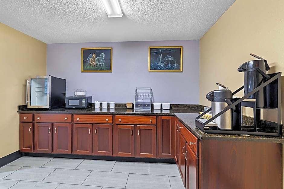 Super 8 by Wyndham Amsterdam