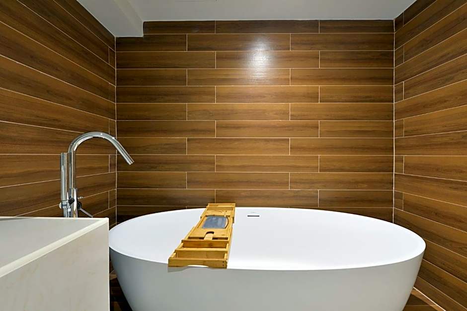 Ratchathewi Hyde Away