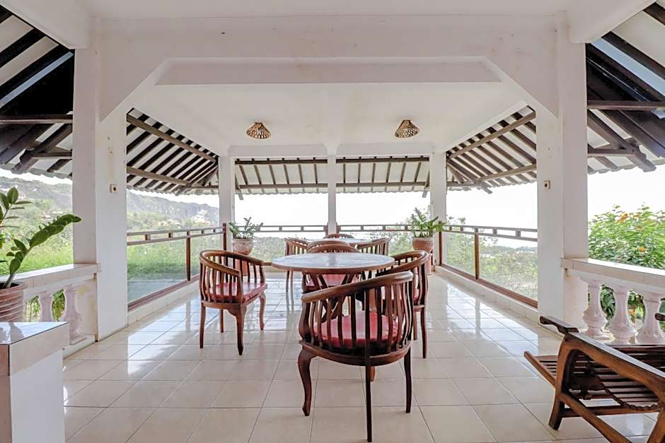 Adinda Beach Hotel and Villa