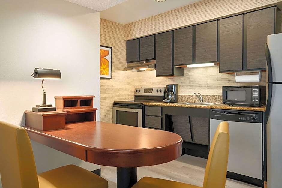 Hawthorn Suites by Wyndham Tinton Falls