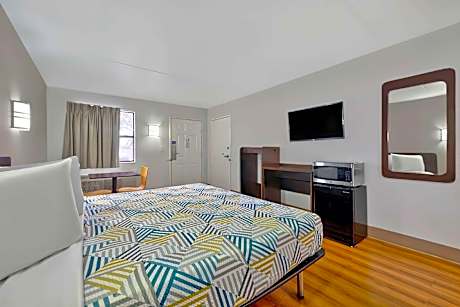 King Room - Disability Access - Smoking