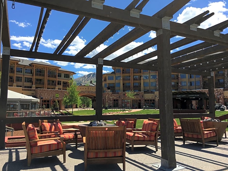 Sundial Lodge Larger Penthouse by Canyons Village Rentals