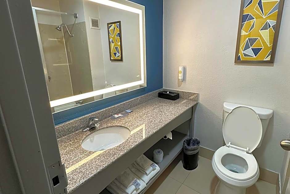 Comfort Inn North Dallas Near the Galleria