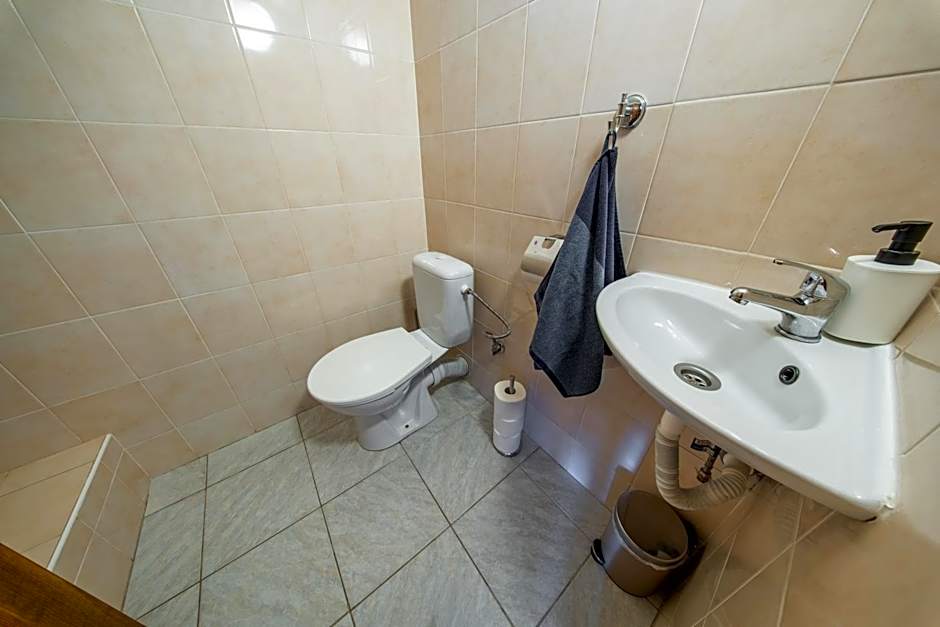 Chata u kostela