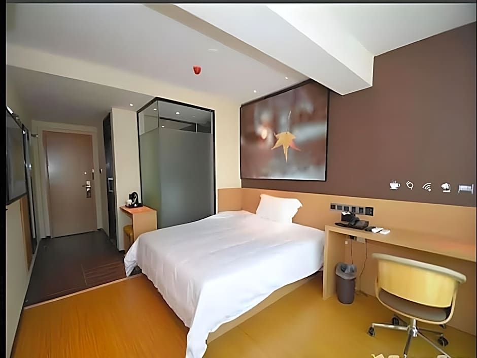 IU Hotel Zhengzhou Xinzheng Sias International University Branch