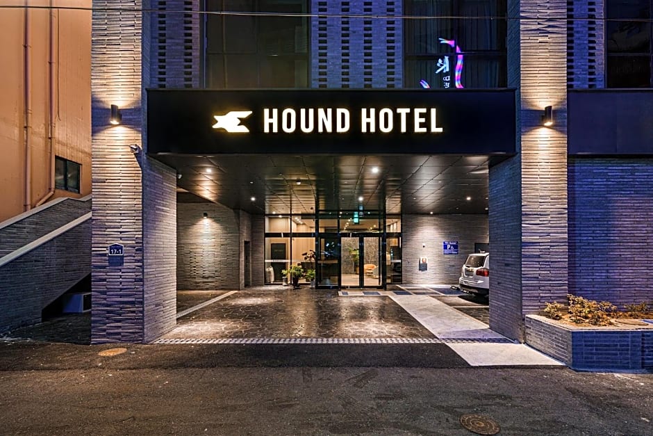 Hound Hotel Hadan