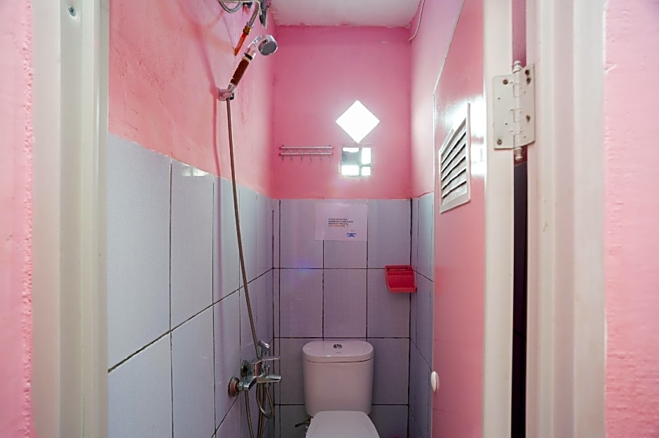 RedDoorz near Palembang Airport 1