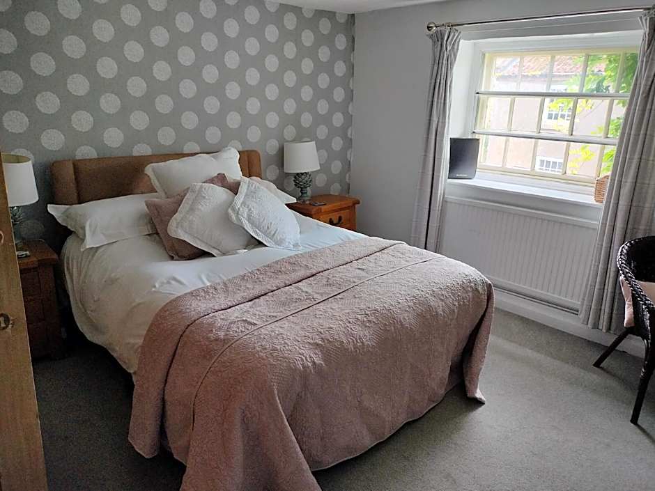 Photo 1 of 2 of Double Room